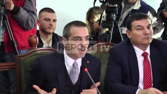 Report TV - Tahiri: Gjetëm policë pleq e pa shkollë, Noka: Ti ministër debil