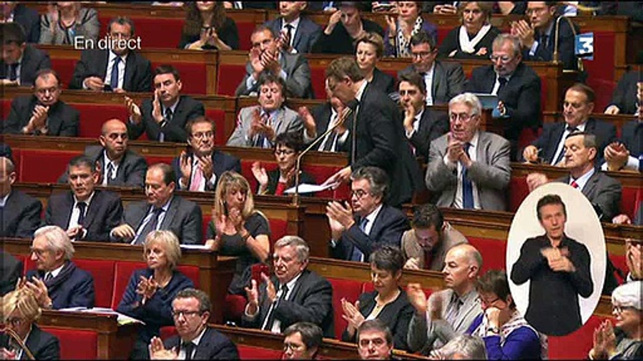 Taubira huée par la droite avant même de prendre la parole aux QAG, mardi 17 novembre