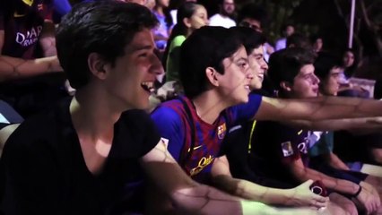 Anciano jugador de fútbol freestyle humilla oponentes - Futbol Soccer - 2014