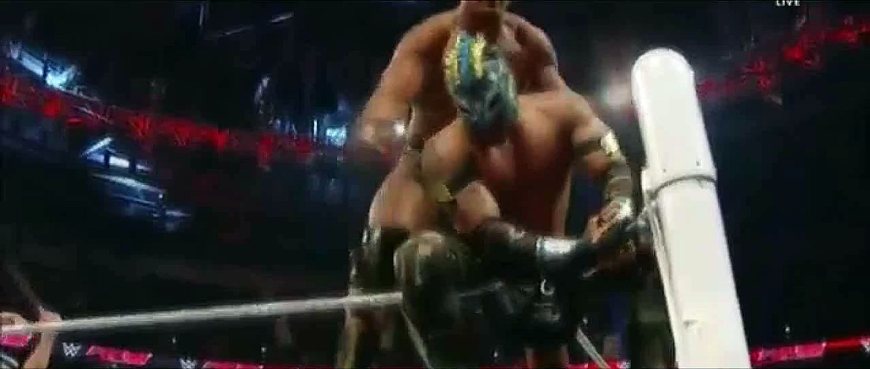 Alberto Del Rio unmasks Kalisto on RAW 17 November 2015
