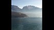 ANNECY | Deux bombardier d'eau font le plein sur le lac d'Annecy (74) pour éteindre un incendie à Ugine (73)