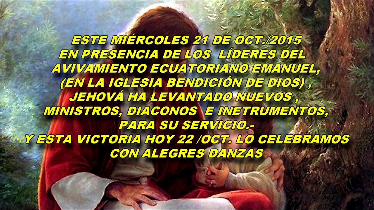 Niña danza para Dios - con ojos cerrados