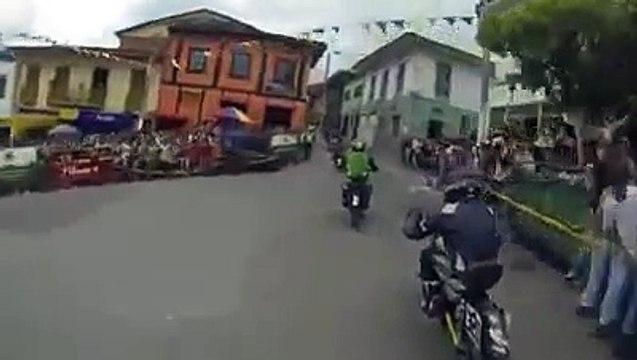 Espectacular Corrida louca de motas na Colômbia