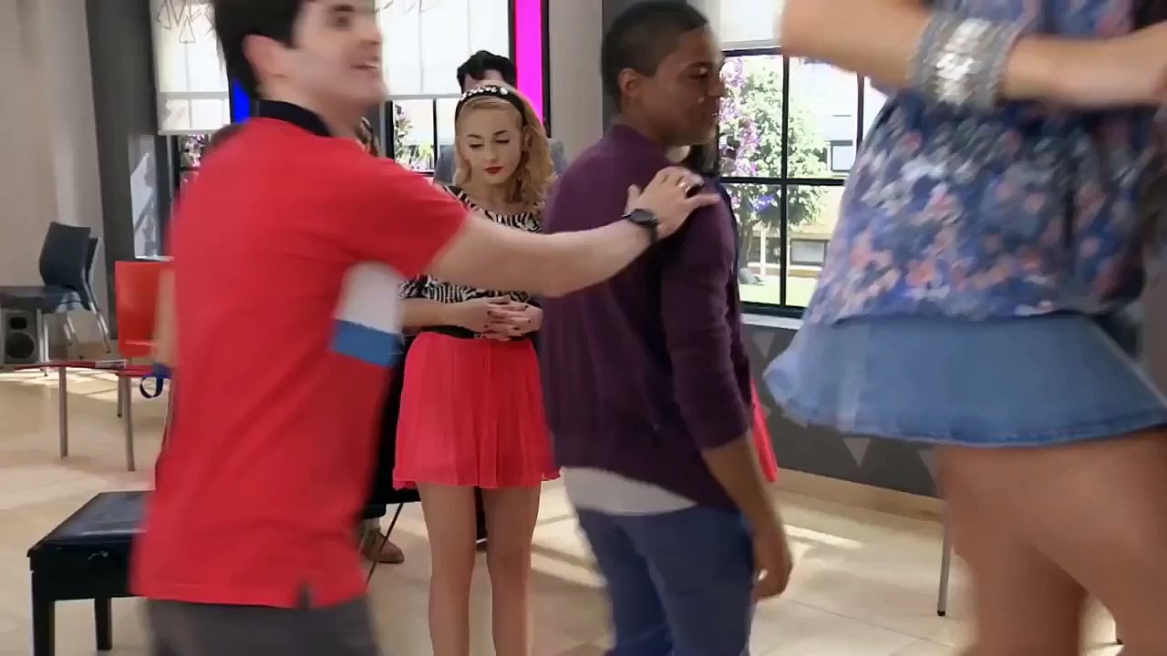 Violetta 3 English: Naty and Cami sing Shooting stars(with Lyrics) Ep.12