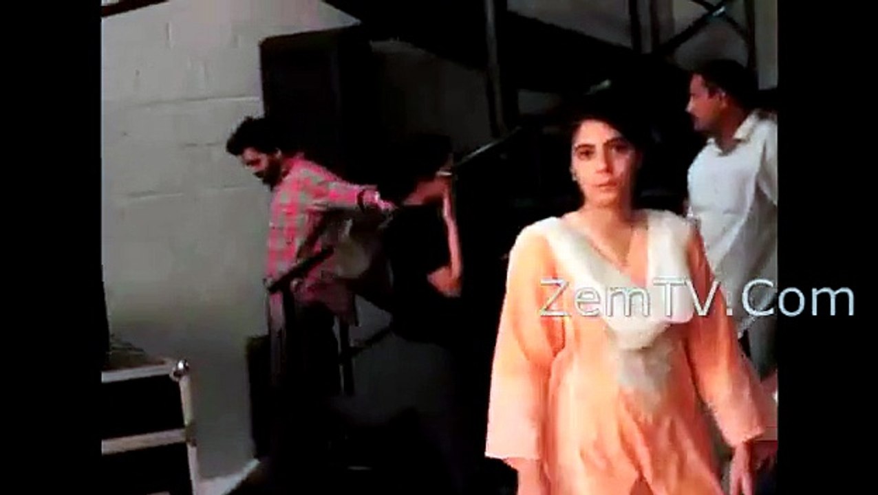 Meera physicial fight in Nadia Khan Show