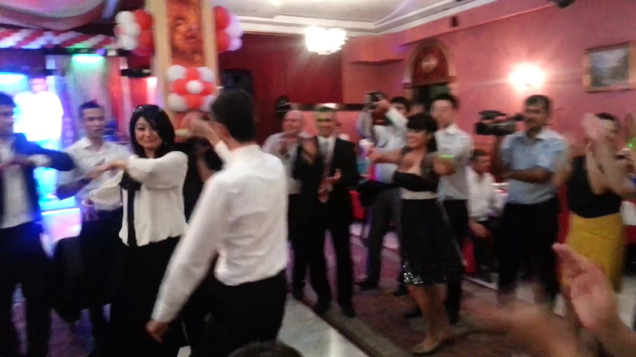 Русские Девушки и Мужики Дают Жару на свадьбе