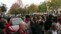 Man plays John's Lennon Imagine At paris after the attack