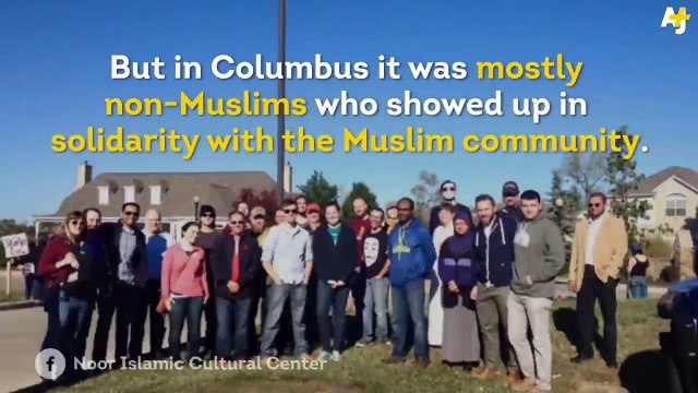Anti-Islam Protester Gets Lots of Love from Muslim Community.