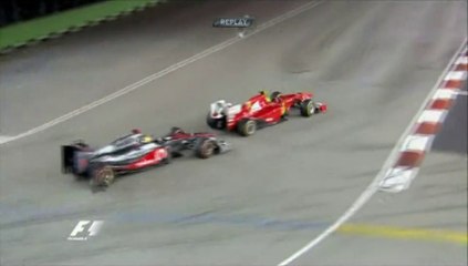 Hamilton and Massa Crash in Singapore 2011