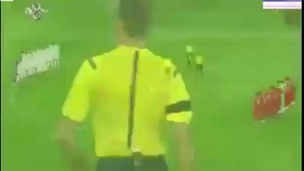 Les fans turcs sifflent pendant la minute de silence en mémoire des victimes françaises. Honteux!