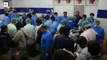 Murieron al menos 16 personas en un accidente de un tren en Pakistán