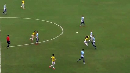 James Rodriguez pousse son coéquipier et obtient la faute - Colombie vs. Argentine