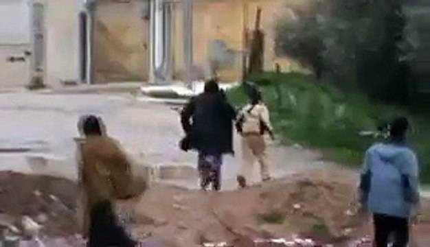 فري برس حماة حي مشاع الاربعين اطلاق نار كثيف وهروب النساء والاطفال 7 2 2012