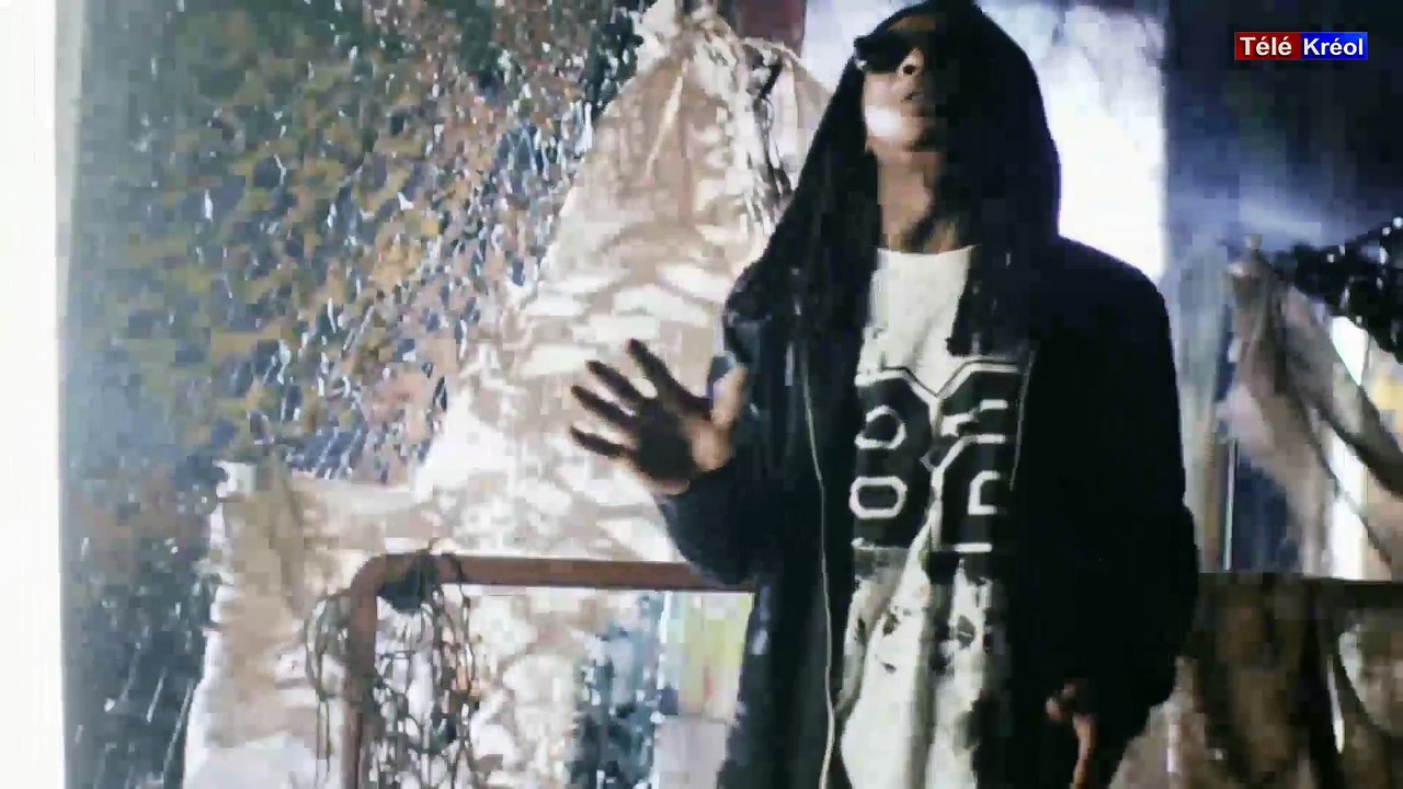 tele kréol en live de Ile de la reunion island (AUTO-RECORD) (2015-11-18 02:27:41 - 2015-11-18 02:32:13)