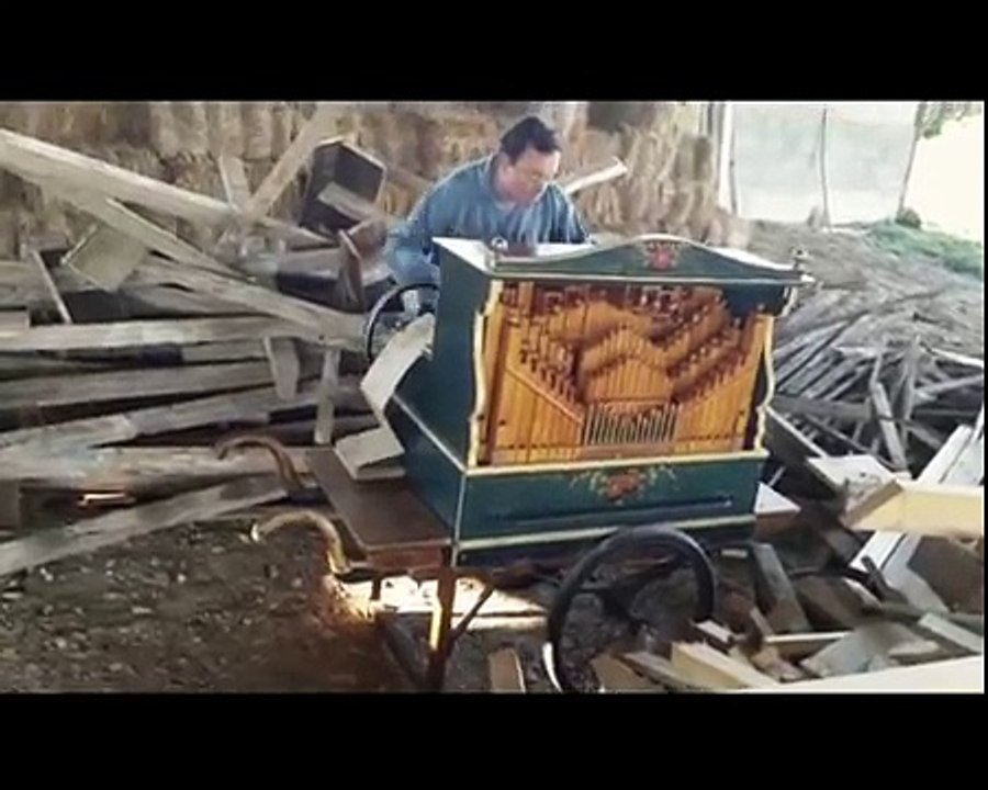 Smooth Criminal Michael Jackson à l'orgue de barbarie