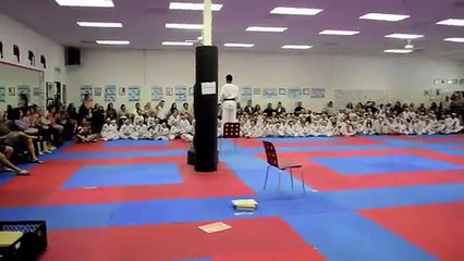 Demostración de patada en salto de Taekwondo