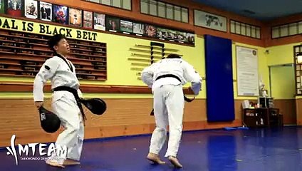 Demostración de patadas de Taekwondo