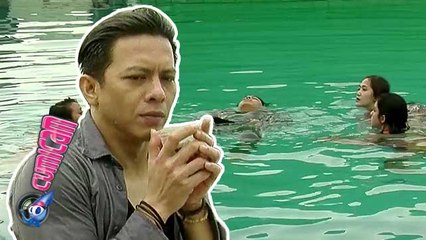 Berenang, Ariel Dikelilingi Cewek Seksi - Cumicam 18 November 2015