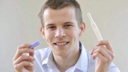 Iseng Pakai Tespack, Pria Bule Ini Malah Positif Hamil