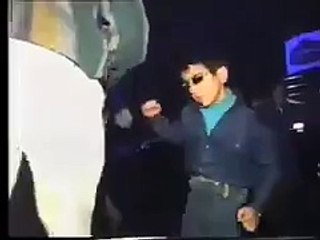 Çok Hareketli Gece Hayatı Olan Çocuk