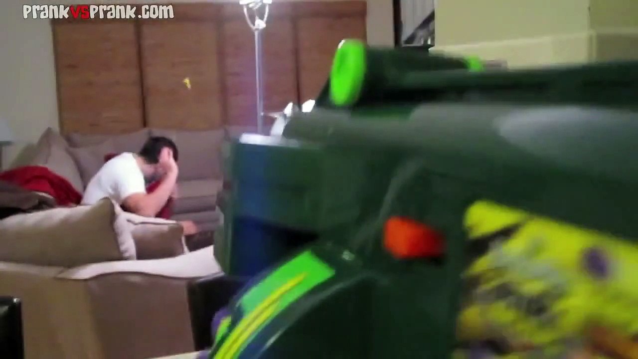 Crazy Jersey Shore Couple Likes to Prank