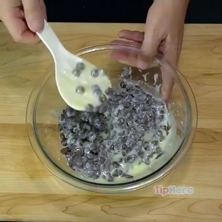 EASY MICROWAVE FUDGE