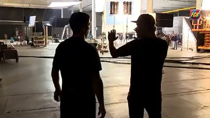 Arda kamera arkasında güldürdü!