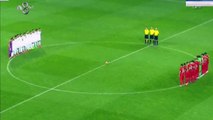 Des supporters turcs crient (Allahou Akbar) pendant la minute de silence