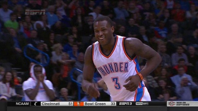Dion Waiters rate son layup seul en contre-attaque