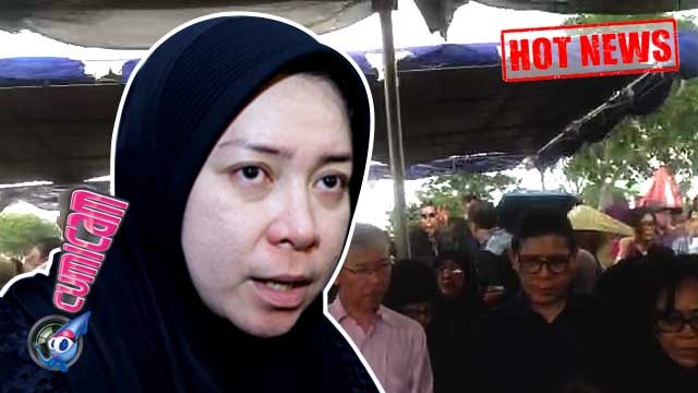 Angin Kencang Iringi Pemakaman Mertua Melly Goeslaw - Cumicam 19 November 2015