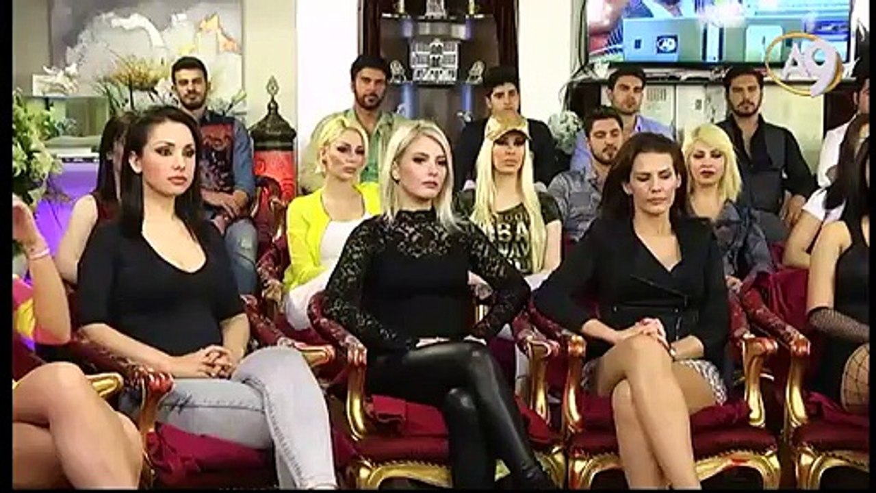 Sağ partilerin gençlere hoşsohbet, şakacı bir üslup kullanması güzel olur.