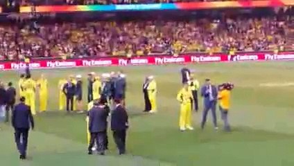 Glenn Maxwell Left His Interview To Hug Sachin│CWC 2015 -