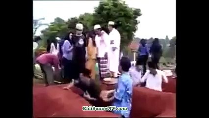 MEZAR'da Yılanlar Cesetleri Sarıyor DEHŞET VEREN GÖRÜNTÜLER