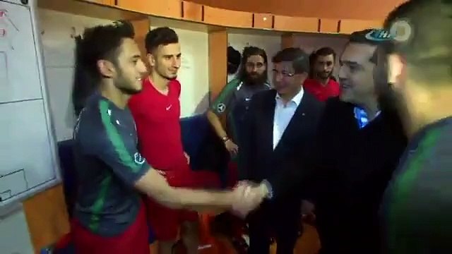 Aleksis Çipras ve Okay Yokuşlu'nun ilginç diyaloğu