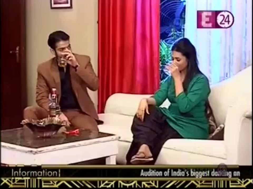 ishita ke Sharir mein nahi hai Shgun ka saya yeh sabit karne ke liye Raman ne uuse pilaya Drink taki aayi sabke samne sachchai - 18 November 2015 - Yeh Hai Mohabbatein