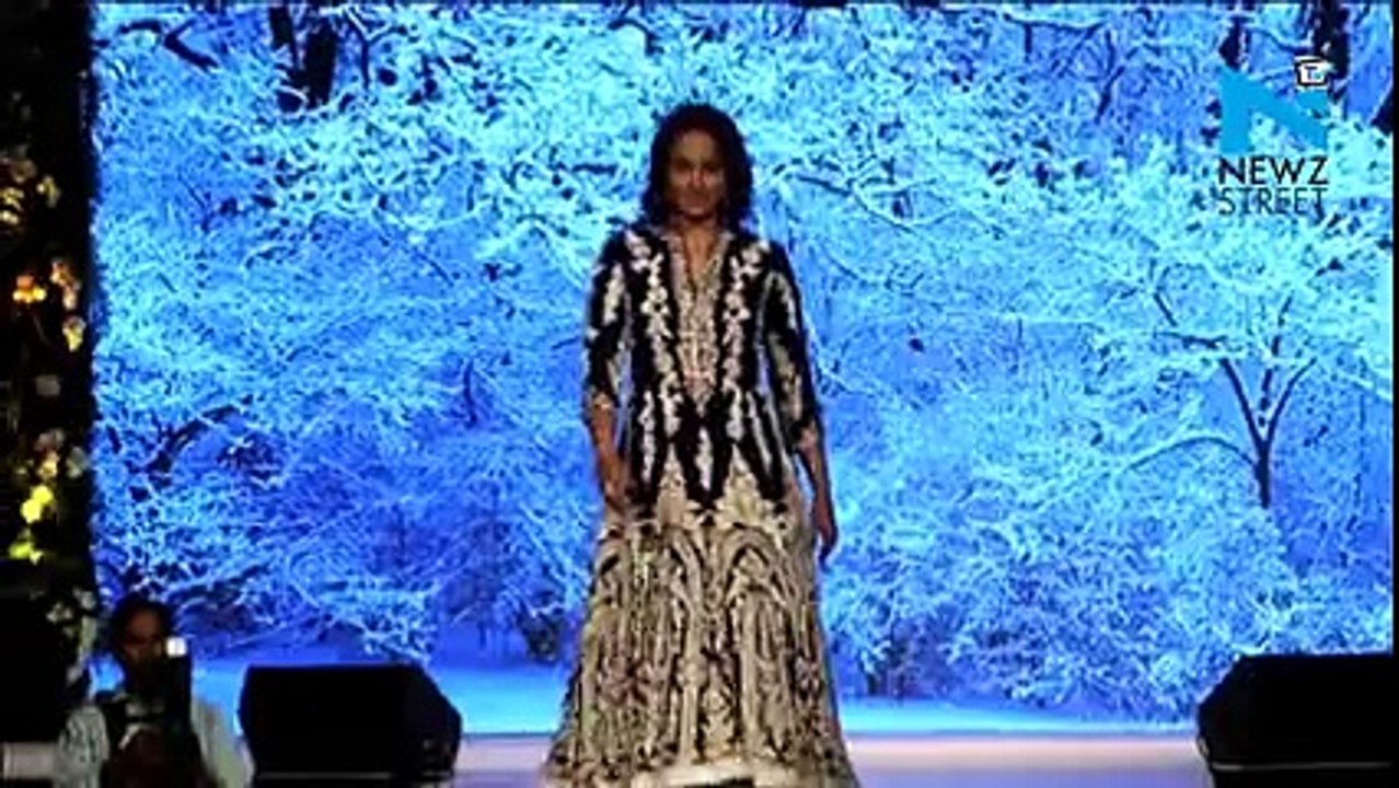 Despite being super busy, Sonakshi had a blast at friend’s wedding  0:00 / 1:06