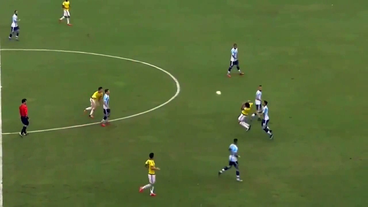 Colombia win free kick