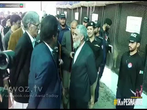 Imran Khan inspecting special K-9 unit dogs of KPK police Explosive Handling Unit. ‪