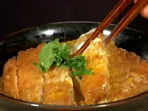 Ce chien vous montre comment préparer un plat Japonais : Katsudon
