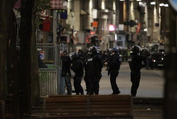 L'assaut de la BRI et du Raid à Saint-Denis : comment les télés ont suivi l'opération