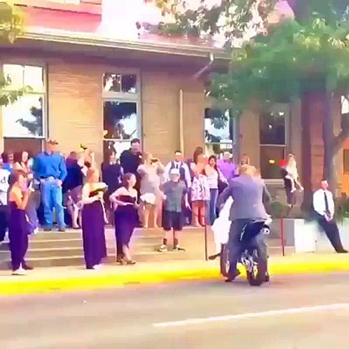 Esta Pareja Si Que Supo Como Hacer Una Salida Estelar En Su Boda