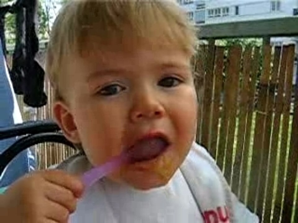 THOMAS MANGE SEUL POUR LA 1ERE FOIS - 28