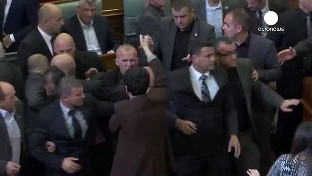 Косово: опозиція знову зірвала засідання парламенту