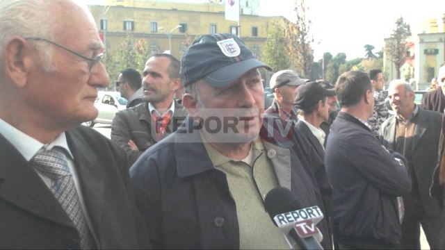 Report TV - Protesta nga të shkarkuarit nga administrata dhe pronarët tek zona e bulevardit të ri