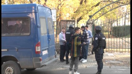 Dhuna në parlament. Arrestohet deputetja e AAK, në kërkim Albin Kurti