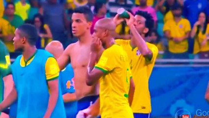 Neymar offre son maillot à l’arbitre… qui le refuse
