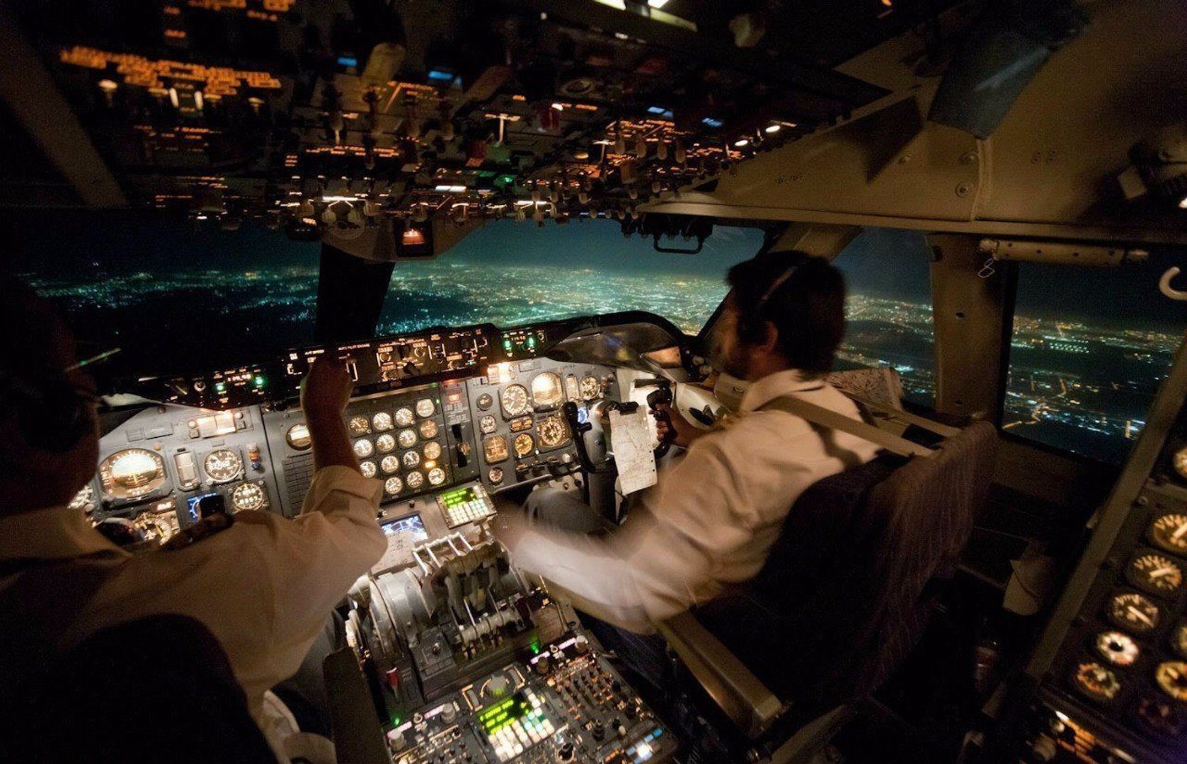 ⁣Boeing 747-400 - Красивая посадка. Вид из кабины