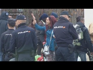 En el desalojo de 'el Johnny': "Carmena, hija de puta, no os va a votar ni Dios"