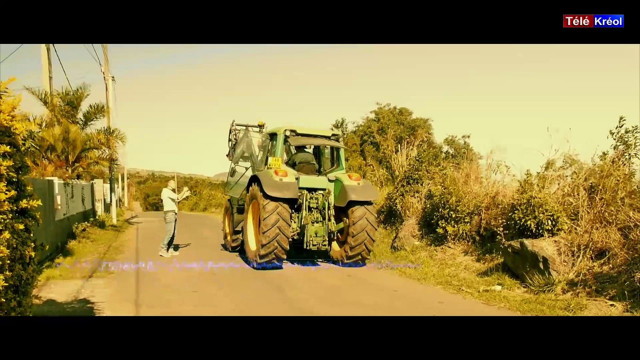 tele kréol en live de Ile de la reunion island (AUTO-RECORD) (2015-11-18 16:45:59 - 2015-11-18 16:47:57)