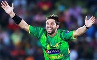 Shahid Afridi Dangerous Bowling vs Australia